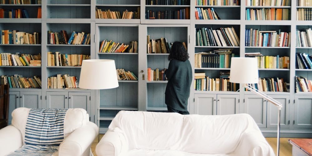 Woman standing in front of a large bookshelf